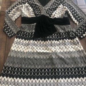 Long-sleeved patterned cocktail dress